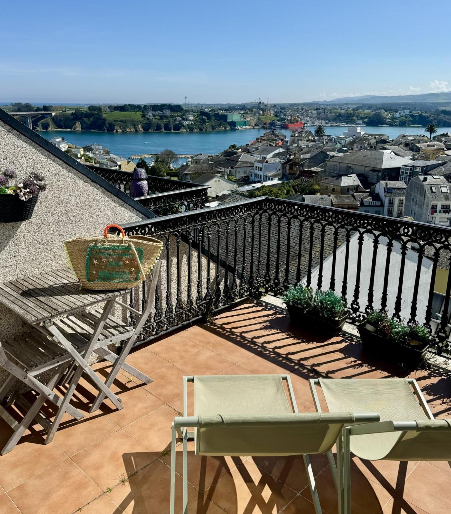 Moderno Piso Con La Mejor Terraza De Ribadeo Y Vistas Maravillosas 外观 照片